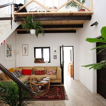 Joyhouse Guest House Тегисе Екстериор снимка