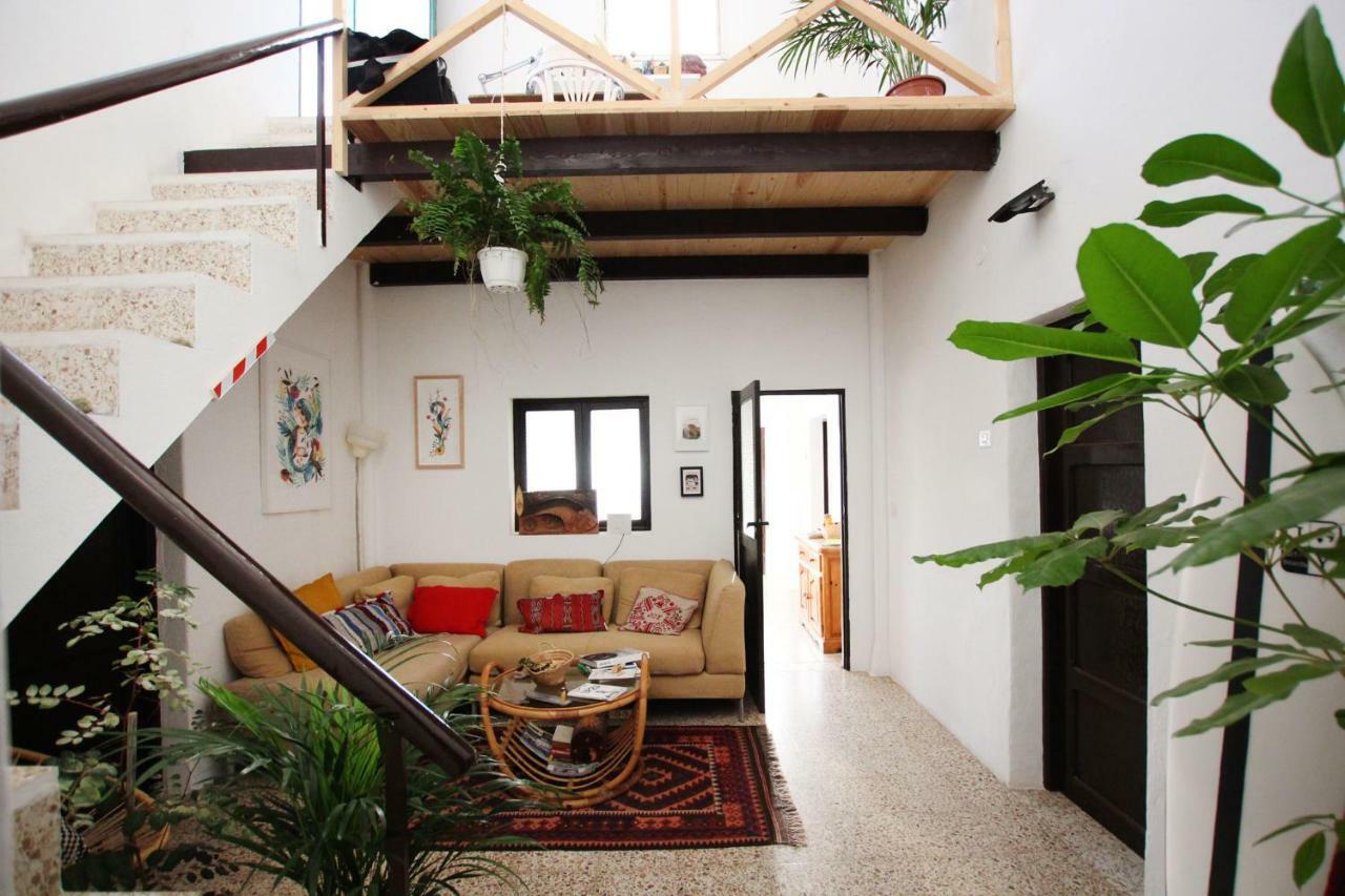 Joyhouse Guest House Тегисе Екстериор снимка